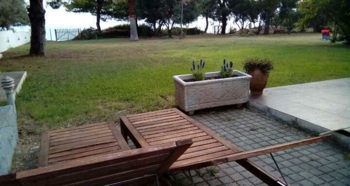 Seafront Villa Joan Nea Skioni Exteriör bild