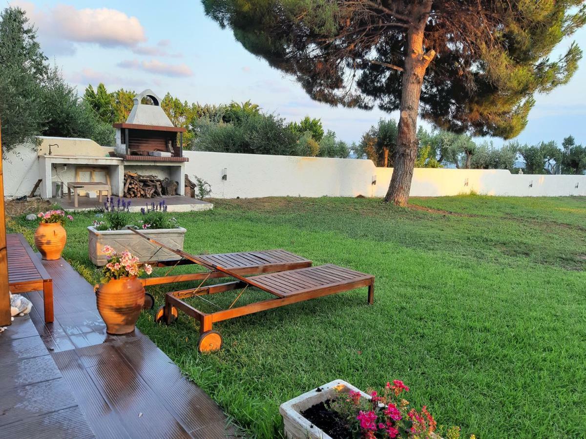 Seafront Villa Joan Nea Skioni Exteriör bild